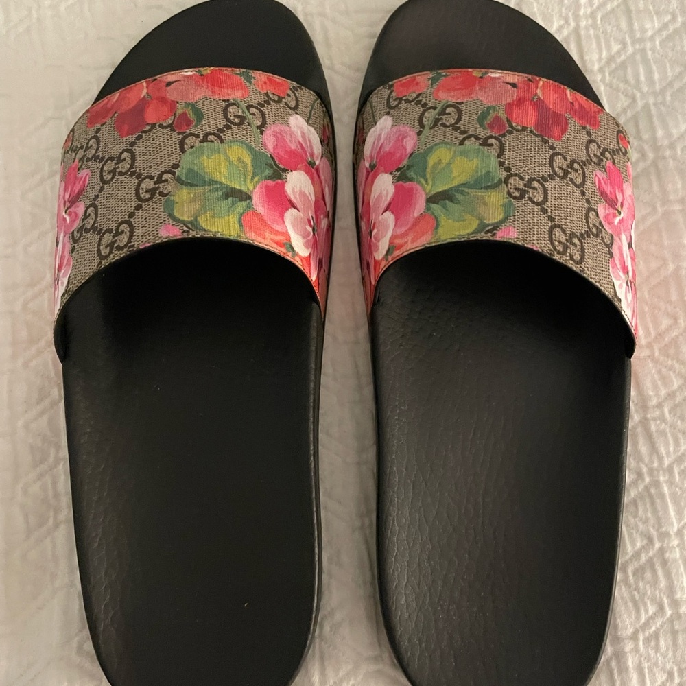 GUCCI SLIDES NEW! SIZE 41